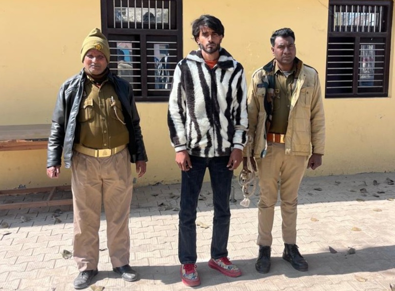 फर्रुखाबाद: वांछित अभियुक्त को कम्पिल पुलिस ने किया गिरफ्तार।