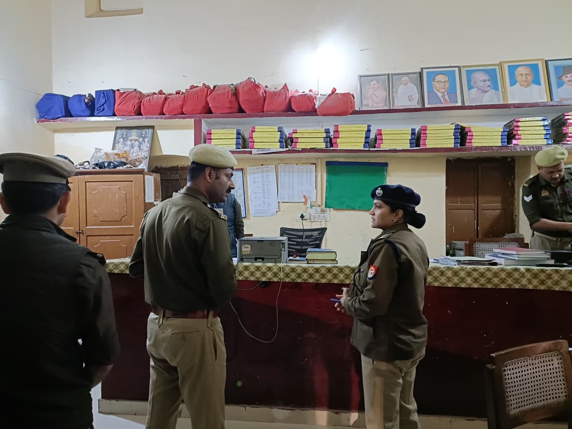 फर्रुखाबाद:एसपी आरती सिंह ने कोतवाली फतेहगढ़ का किया आकस्मिक निरीक्षण, लंबित विवेचनाओं पर दिए कड़े निर्देश