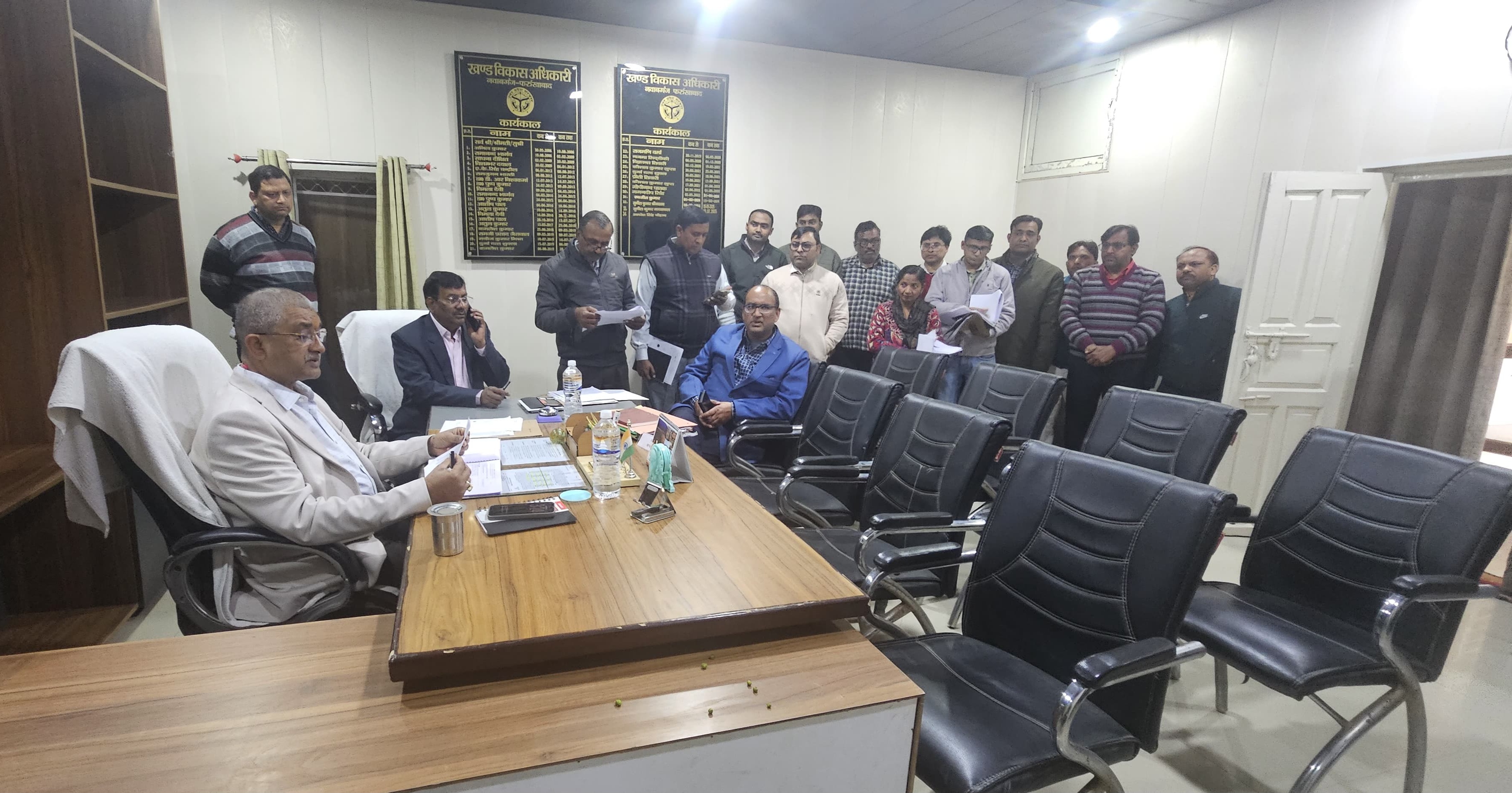फर्रुखाबाद:विकासखंड नवाबगंज कार्यालय का जिलाधिकारी ने किया निरीक्षण, अव्यवस्थाओं पर जताई नाराजगी
