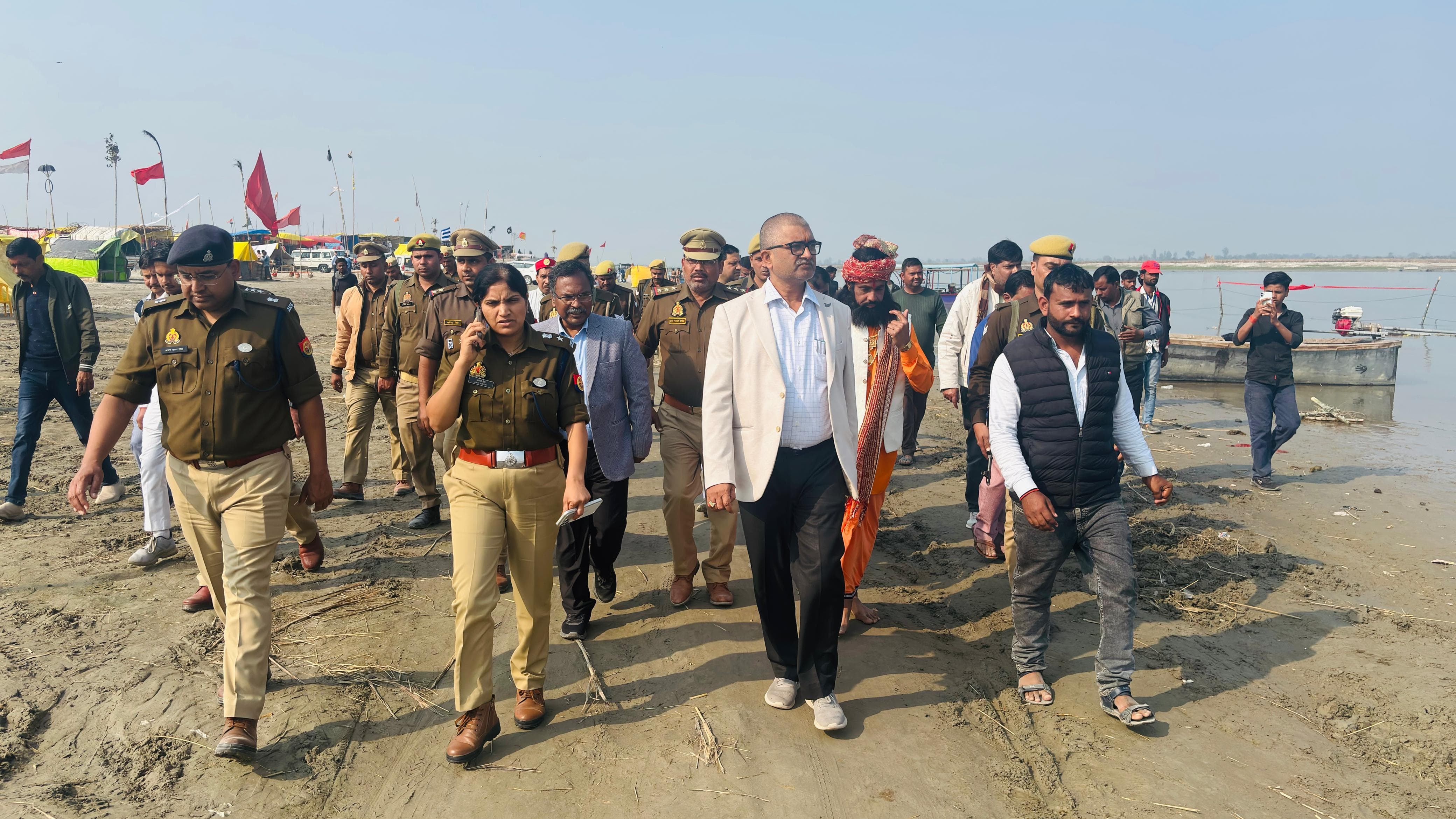 फर्रुखाबाद:महाशिवरात्रि मेले की तैयारियों का डीएम-एसपी ने किया निरीक्षण, श्रद्धालुओं की सुविधाओं के पुख्ता इंतजाम के निर्देश
