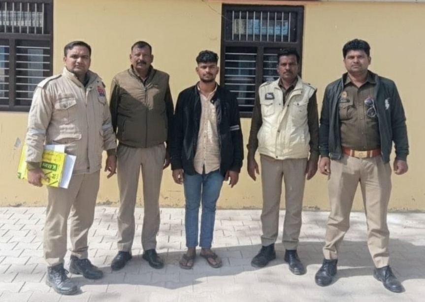 फर्रुखाबाद:अश्लील फोटो वायरल करने की धमकी देकर वसूली करने वाला अभियुक्त गिरफ्तार