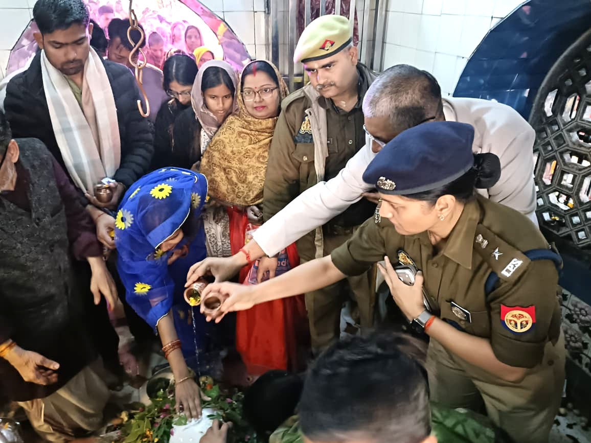 फर्रुखाबाद:महाशिवरात्रि पर सुरक्षा व्यवस्था चाक-चौबंद, डीएम व एसपी ने मंदिरों का किया निरीक्षण।