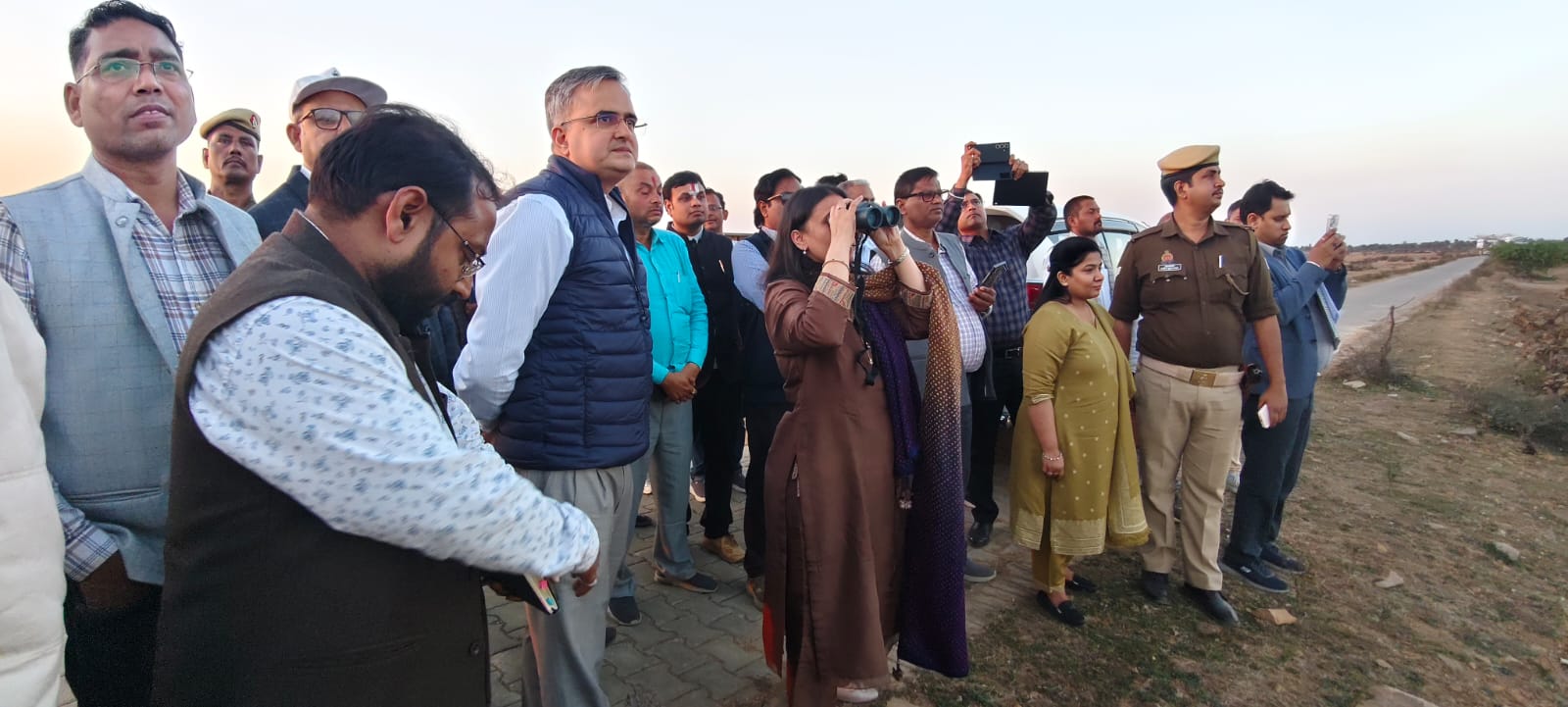 प्रयागराज: मंडलायुक्त द्वारा चांद खमरिया कृष्ण मृग आरक्षित संरक्षित क्षेत्र पर महत्वपूर्ण बैठक एवं निरीक्षण करते हुए दिए आवश्यक निर्देश