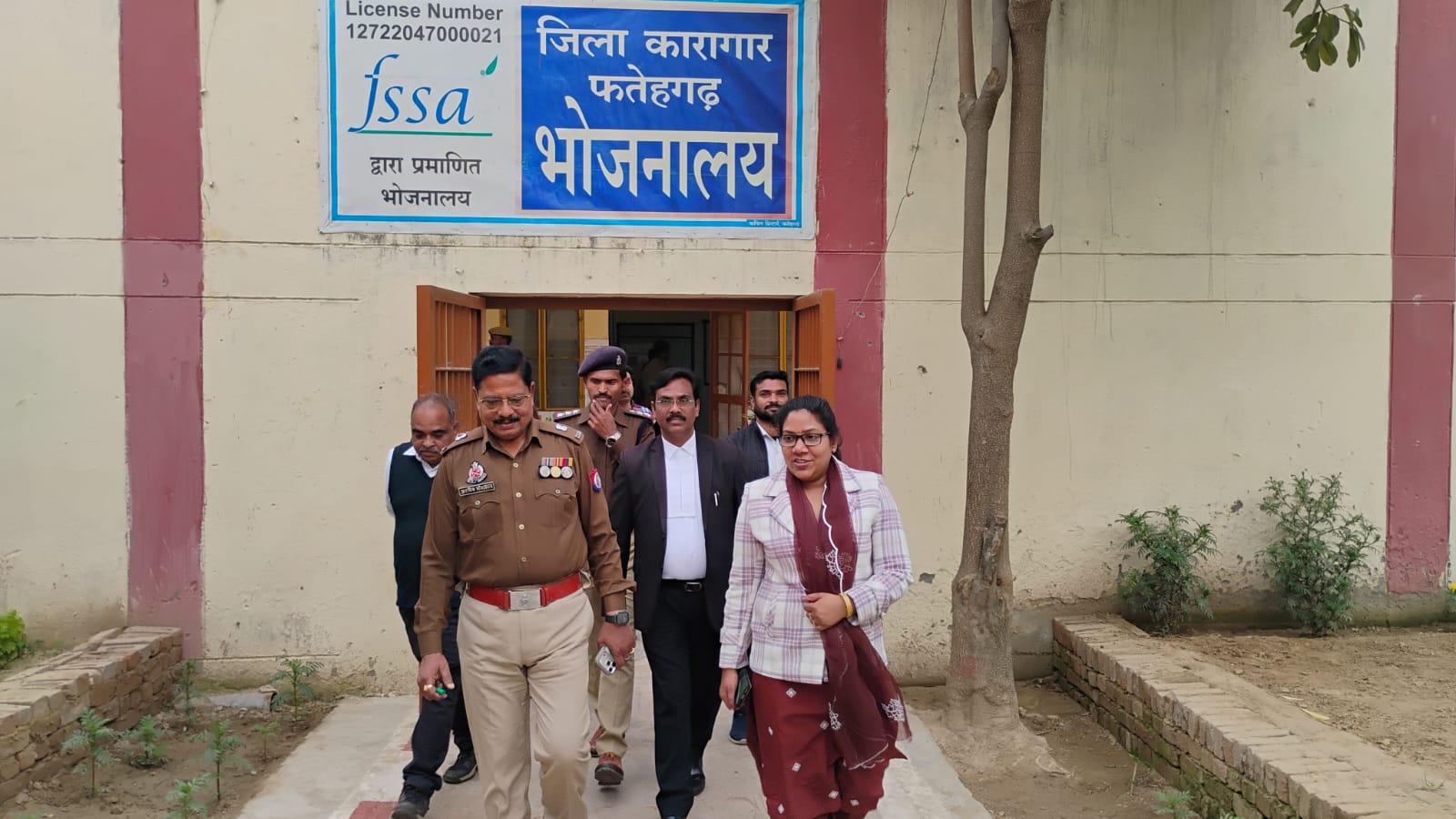 फर्रुखाबाद:जिला कारागार का निरीक्षण, बंदियों की समस्याएं सुनीं — निःशुल्क विधिक सहायता की दी जानकारी