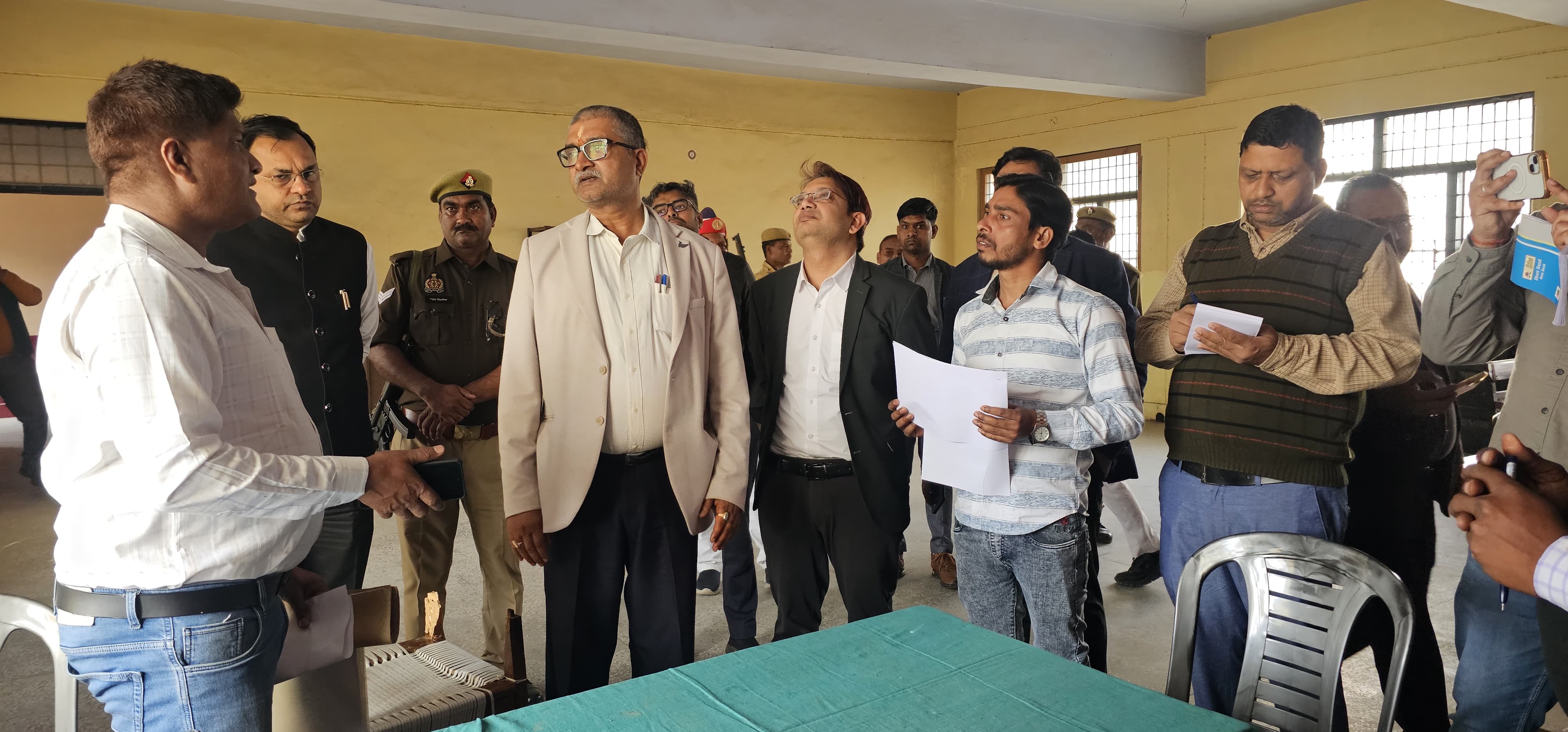 फर्रुखाबाद: जिलाधिकारी ने कायमगंज तहसील का किया औचक निरीक्षण, राजस्व वादों के त्वरित निस्तारण के दिए निर्देश