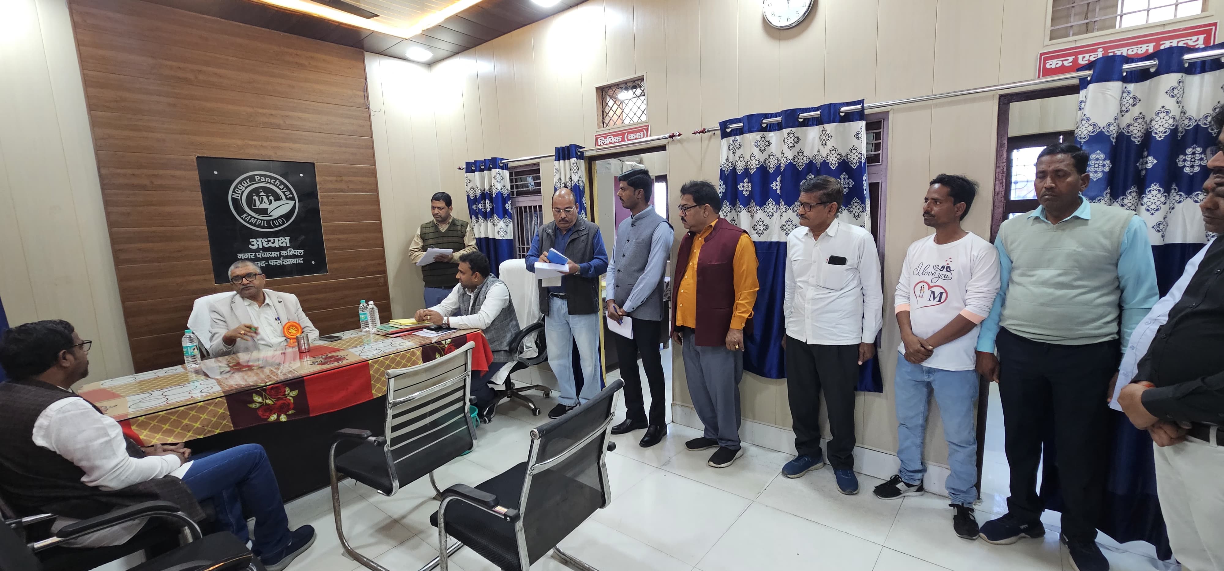 फर्रुखाबाद:कंपिल नगर पंचायत कार्यालय का डीएम ने किया औचक निरीक्षण, व्यवस्थाओं में सुधार के दिए निर्देश