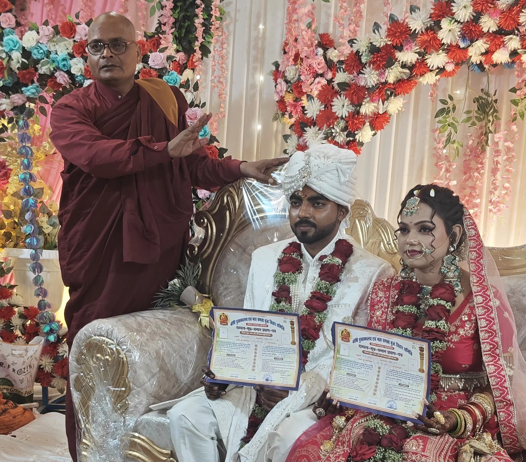 मैनपुरी: बौद्ध रीति से सम्पन्न हुआ सादगीपूर्ण विवाह समारोह, राहुल व दिव्या बने दाम्पत्य सूत्र में बंधे।