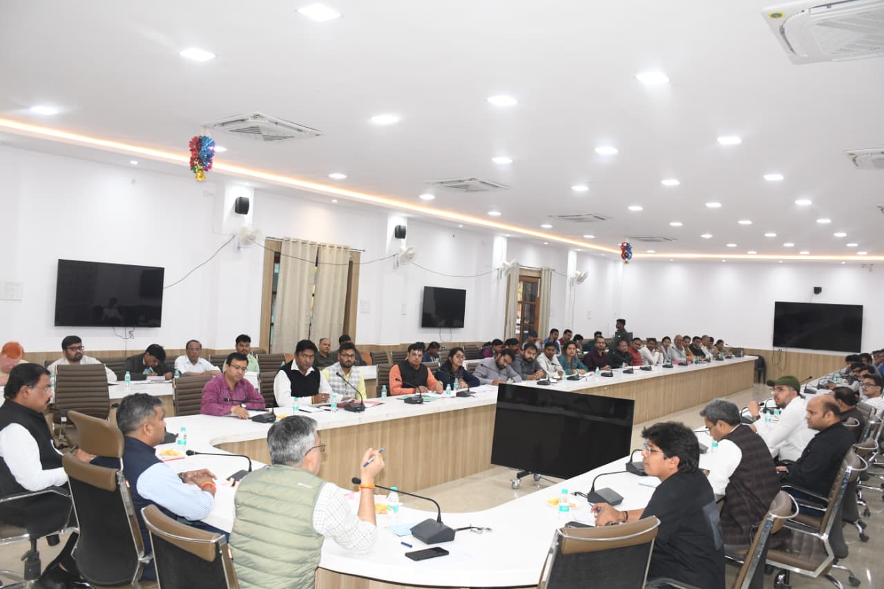 प्रयागराज:जिलाधिकारी की अध्यक्षता में जिला वृक्षारोपण, पर्यावरण व गंगा सुरक्षा समिति की बैठक सम्पन्न,