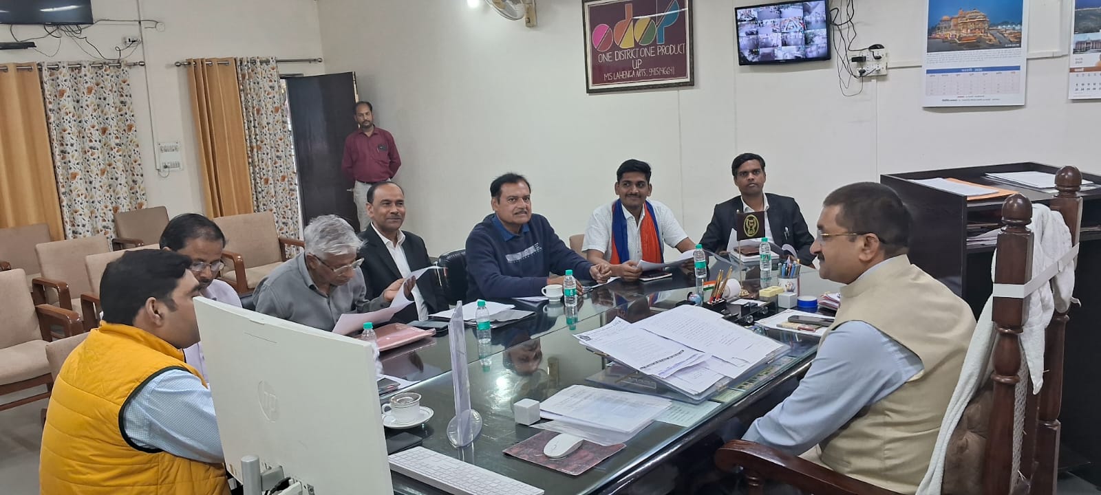 फर्रुखाबाद:भारत निर्वाचन आयोग के विशेष प्रगाढ़ पुनरीक्षण-2026 को लेकर फतेहगढ़ में सर्वदलीय बैठक