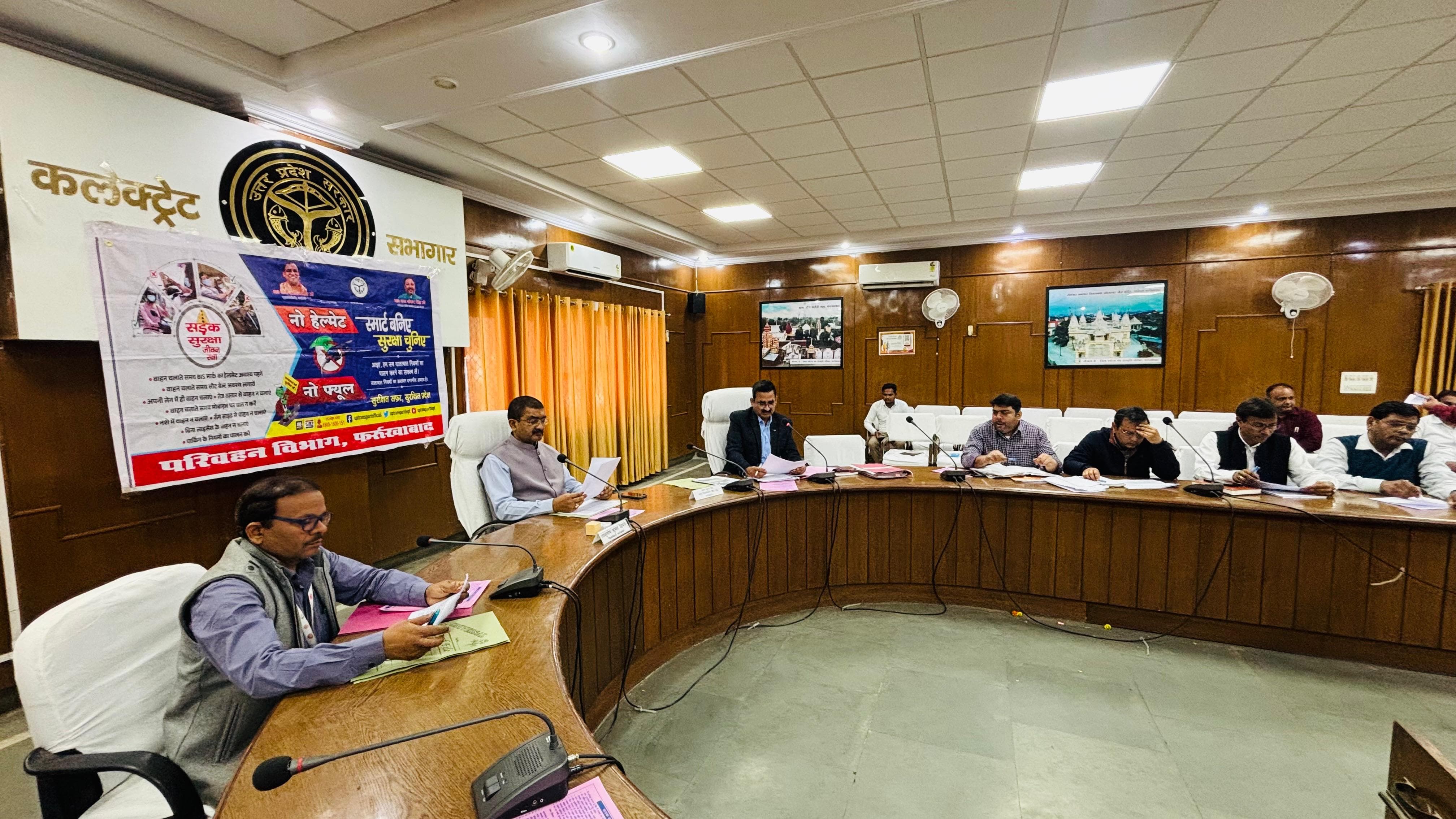 फर्रुखाबाद में जिला सड़क सुरक्षा समिति की बैठक सम्पन्न, दुर्घटना होने पर निरस्त होंगे डीएल, पीएम राहत योजना के लिए तैयारी के निर्देश