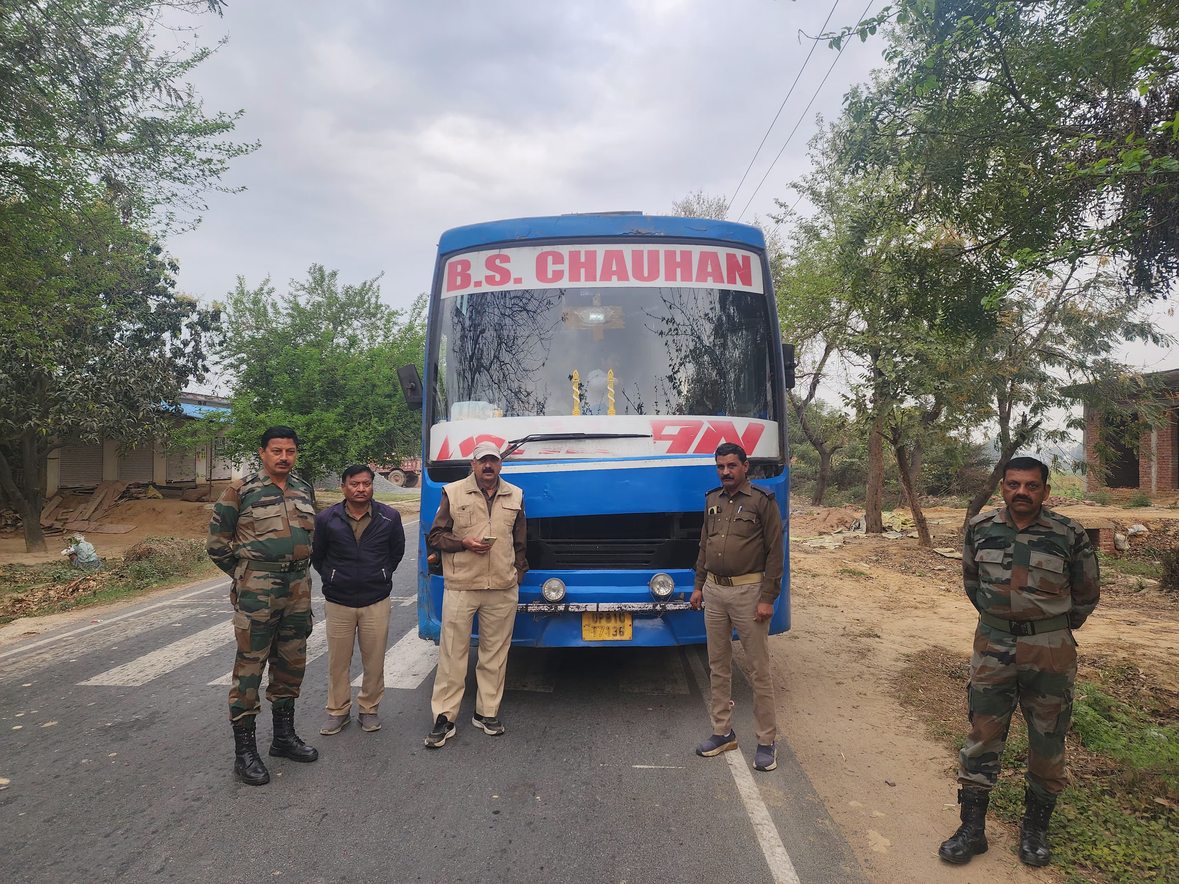फर्रूखाबाद में सघन अभियान: 3 डग्गामार बसें सीज, 2 स्कूल बसों के चालान, ₹1.69 लाख जुर्माना