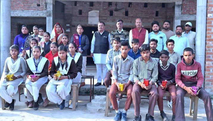 लखीमपुर खीरी : एस डी इंटरनेशनल स्कूल के विद्यार्थियों का विदाई समारोह धूमधाम के साथ संपन्न