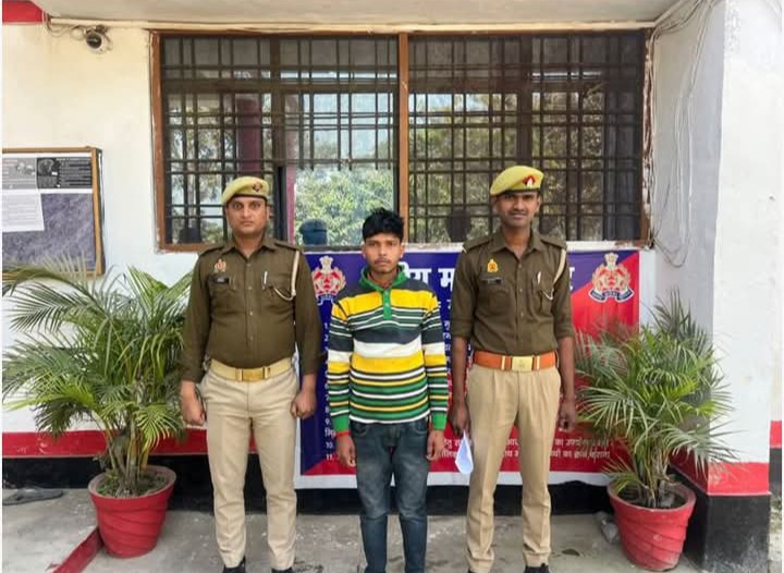 लखीमपुर खीरी : शादी का झांसा देकर दुष्कर्म करने के अभियोग में वांछित अभियुक्त को पुलिस ने किया गिरफ्तार