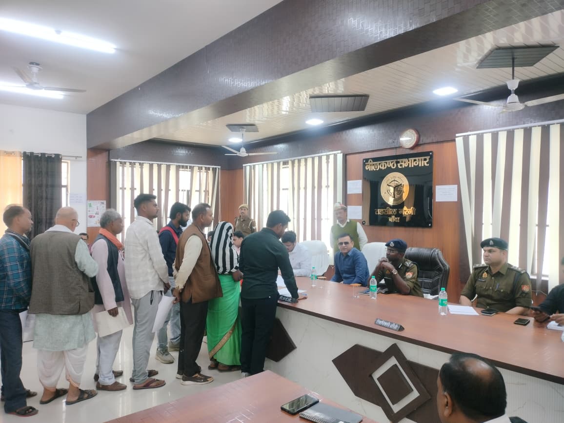 बाँदा: आयुक्त चित्रकूटधाम मण्डल द्वारा तहसील नरैनी में सम्पूर्ण समाधान दिवस में प्रतिभाग एवं स्वास्थ्य संस्थानों का औचक निरीक्षण