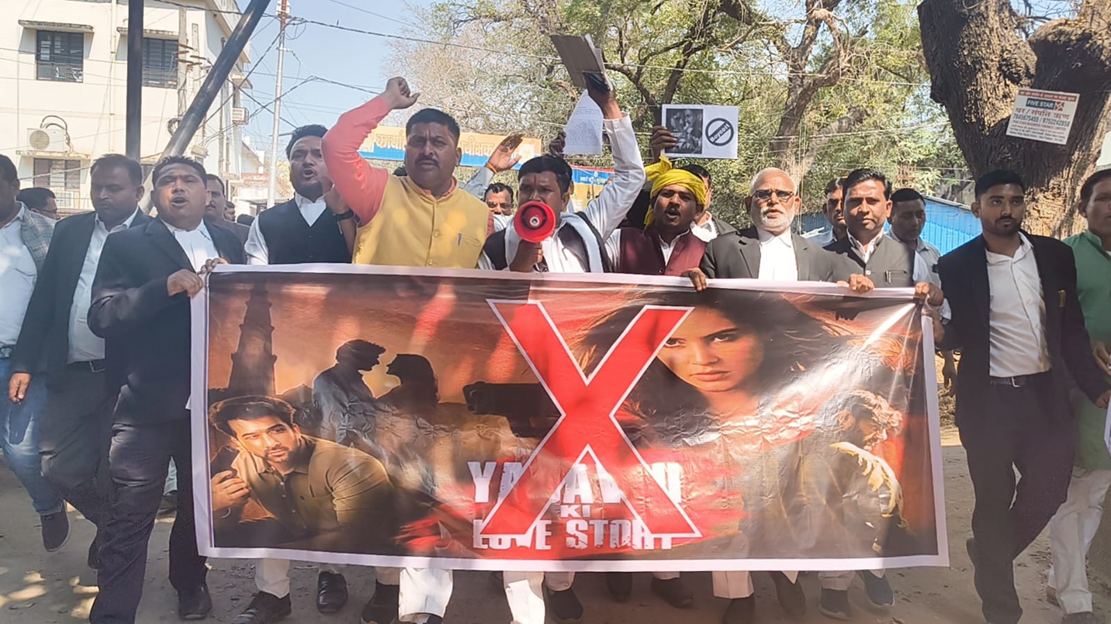 बांदा: सांप्रदायिकता व धार्मिक उन्माद को लेकर यादव महासभा के लोगों ने राष्ट्रपति को भेजा ज्ञापन