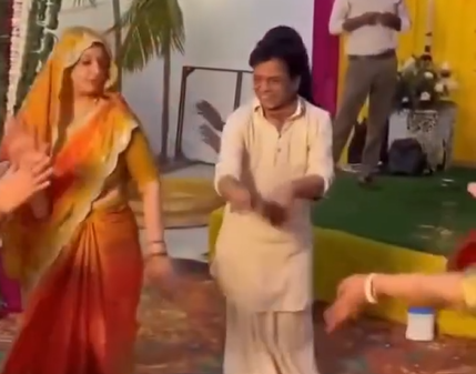 राजपाल यादव भतीजी की शादी में धोती पहन झूमकर नाचे, जमानत पर रिहाई के बीच पत्नी संग भी ठुमके