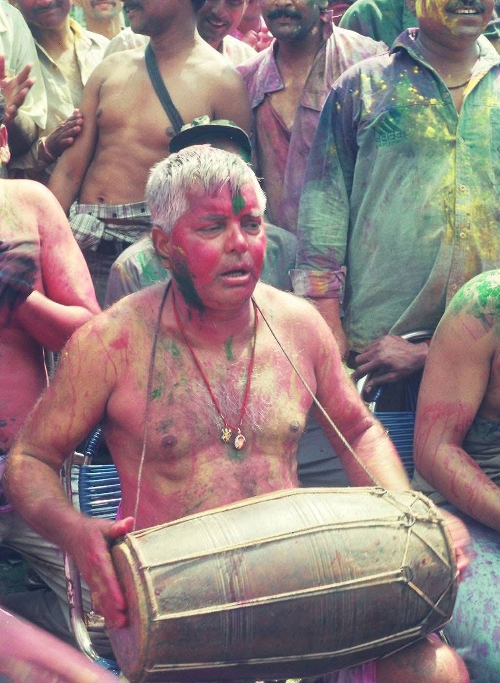 पटना:लालू प्रसाद यादव की अनोखी होली: मुख्यमंत्री आवास के खुले दरवाज़े और जनता संग जश्न की चर्चा