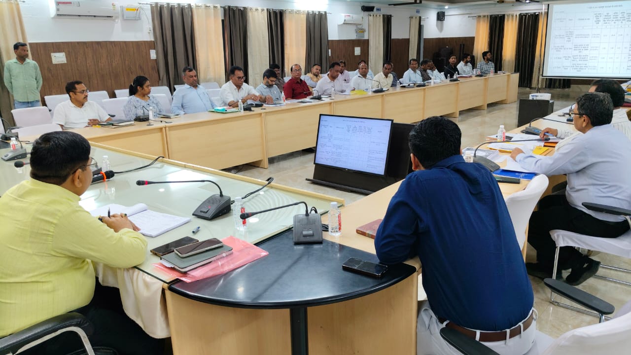 कासगंज : मुख्य विकास अधिकारी की अध्यक्षता में सीएम डेस्कबोर्ड cmis पोर्टल पर गहन समीक्षा की