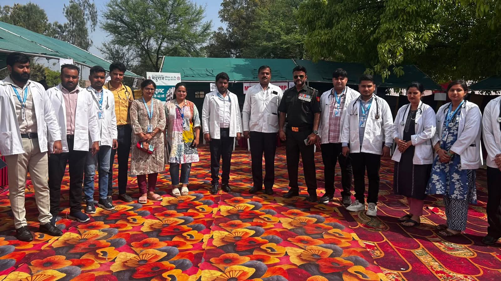 फर्रुखाबाद: खजुरी में परमवीर चक्र विजेता नायक जदुनाथ सिंह की जन्मस्थली पर निःशुल्क स्वास्थ्य शिविर का आयोजन