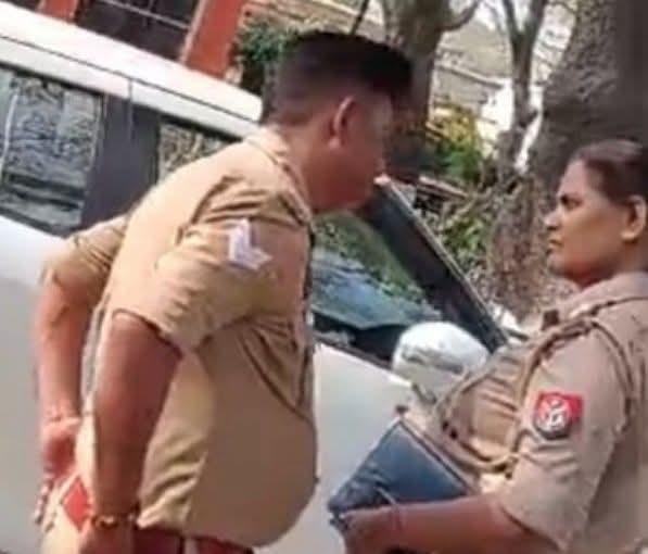 फर्रुखाबाद में घूसखोरी के आरोप में महिला उपनिरीक्षक व चालक निलंबित, वायरल वीडियो के बाद कार्रवाई।