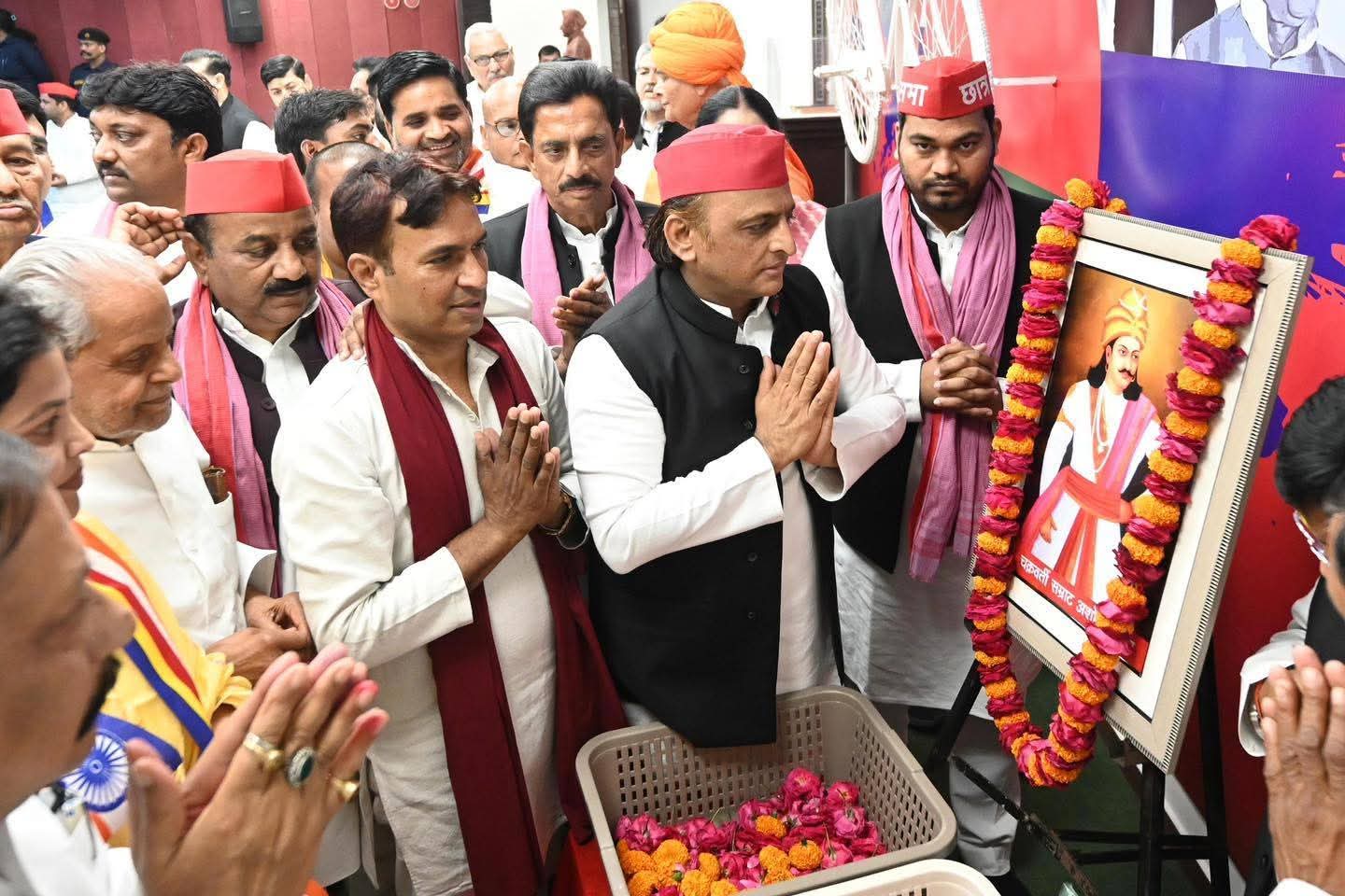 लखनऊ में समाजवादी पार्टी ने मनाई सम्राट अशोक जयंती, अखिलेश यादव ने किया बड़ा ऐलान