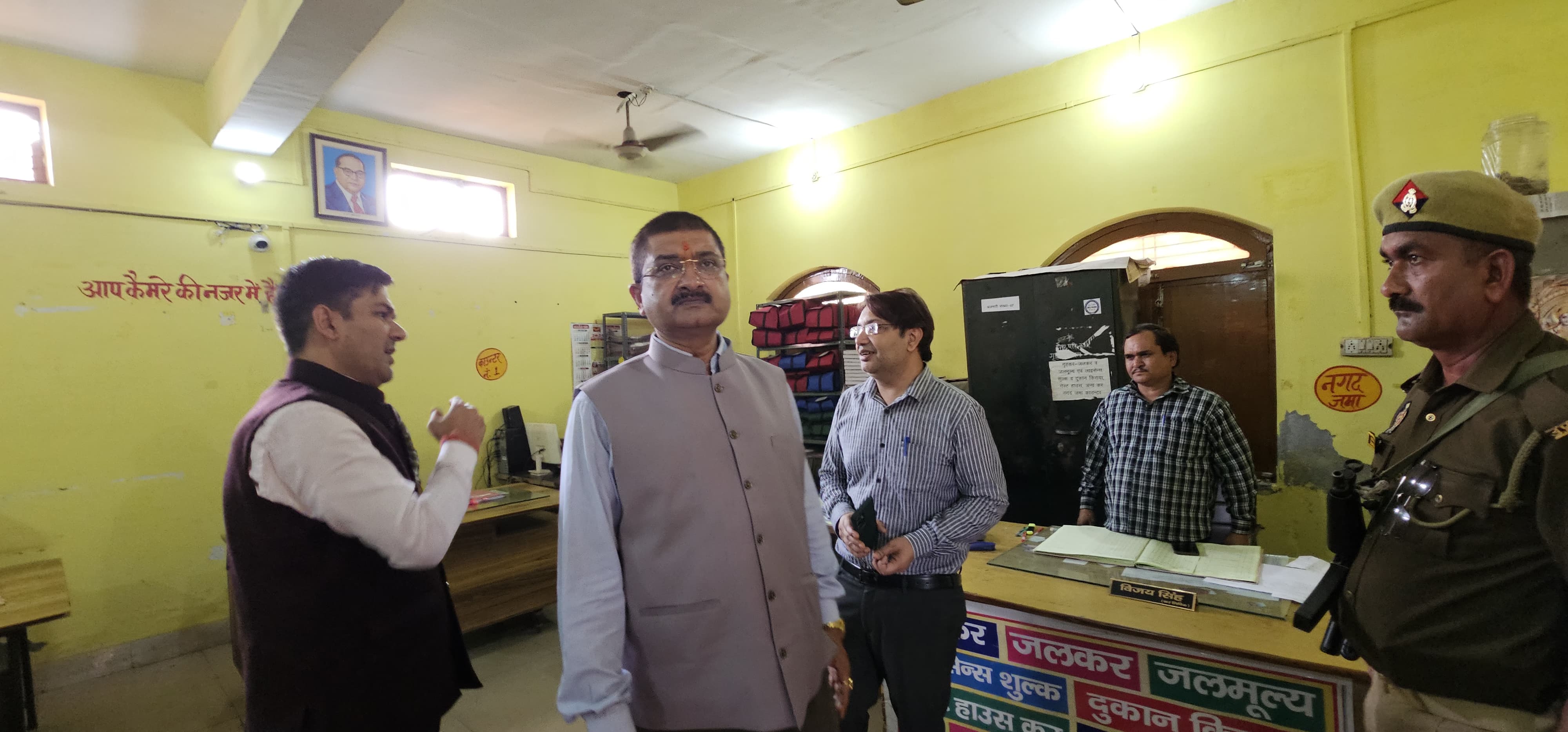 फर्रुखाबाद: जिलाधिकारी ने नगर पालिका परिषद कायमगंज का किया निरीक्षण, साफ-सफाई व नागरिक सुविधाओं को लेकर दिए निर्देश
