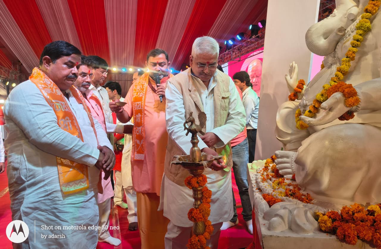 सीतापुर:उत्तर प्रदेश एवं जनपद के प्रभारी मंत्री  मयंकेश्वर शरण सिंह एवं उपस्थित समस्त जनप्रतिनिधियों द्वारा होली परिक्रमा मेला महोत्सव  मिश्रित-नैमिषारण्य का  किया गया उद्घाटन