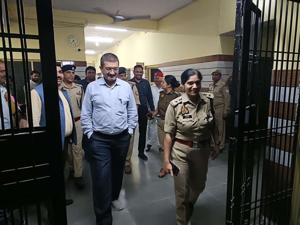 फर्रुखाबाद: उपनिरीक्षक परीक्षा को लेकर प्रशासन सतर्क, जिलाधिकारी व पुलिस अधीक्षक ने किया जिला कोषागार का निरीक्षण