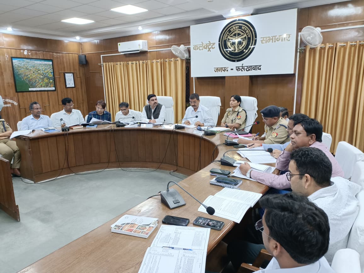 फर्रुखाबाद: उपनिरीक्षक भर्ती परीक्षा को निष्पक्ष व सुरक्षित कराने के लिए डीएम-एसपी ने की नोडल अधिकारियों के साथ बैठक