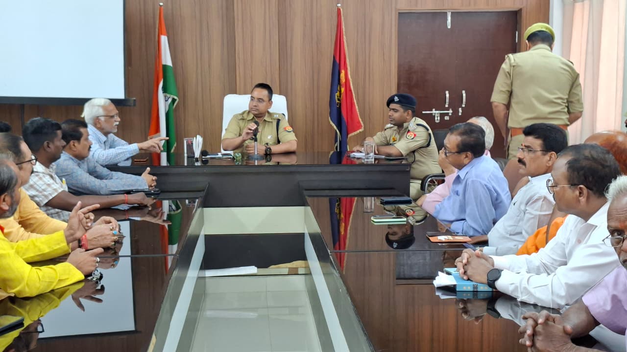 फर्रुखाबाद: व्यापारियों की समस्याओं के समाधान हेतु पुलिस-प्रशासन सक्रिय, एएसपी ने की व्यापारी प्रकोष्ठ की बैठक