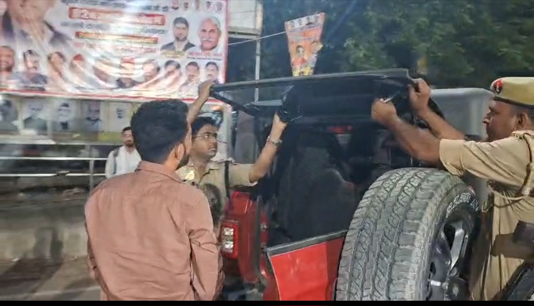 फर्रुखाबाद:जिले में सघन वाहन चेकिंग अभियान: काली फिल्म व हूटर हटाए गए, लोगों को किया गया जागरूक