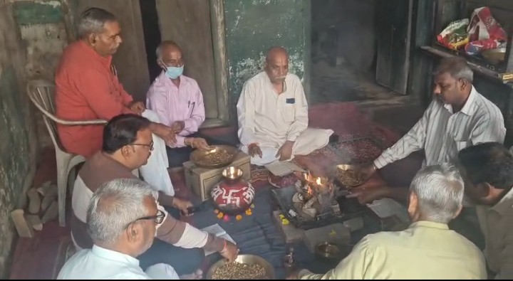 लखीमपुर खीरी : कोर्ट के आदेश के बाद लंबे कानूनी संघर्ष के उपरांत जमीन का वैध कब्जा मिलने पर आर्यसमाज गोला में खुशी की लहर