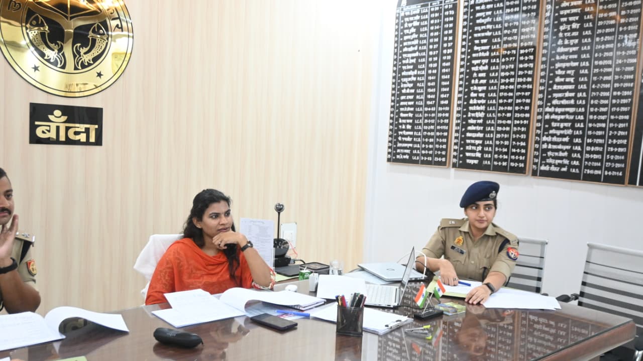 जिलाधिकारी बाँदा श्रीमती जे0रीभा की अध्यक्षता में कलेक्टेªट सभागार में खनिज टास्क फोर्स की बैठक सम्पन्न हुई