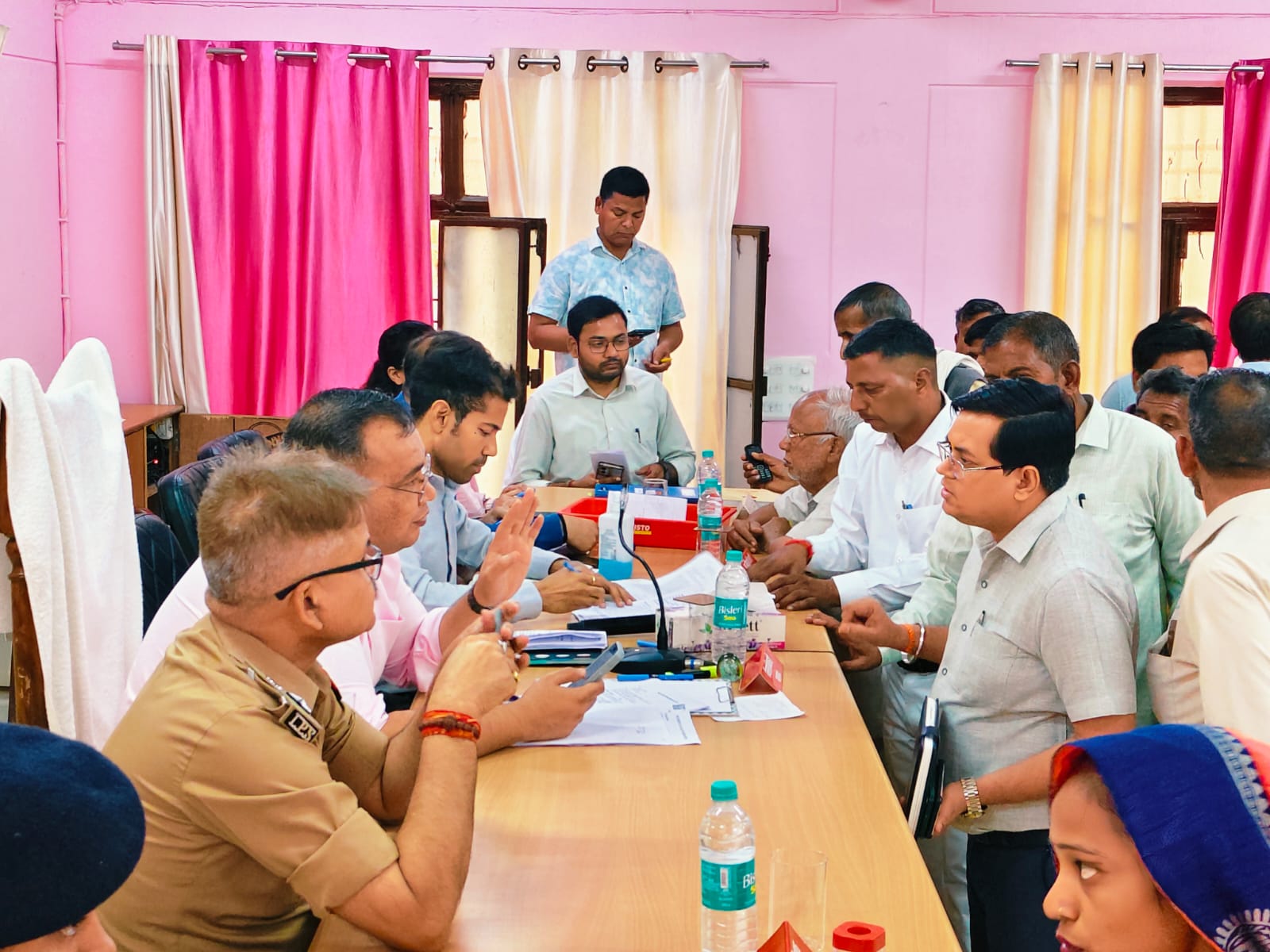 कासगंज :पुलिस अधीक्षक ओमप्रकाश सिंह और जिला अधिकारी की अध्यक्षता में तहसील कासगंज में संपूर्ण समाधान दिवस का आयोजन