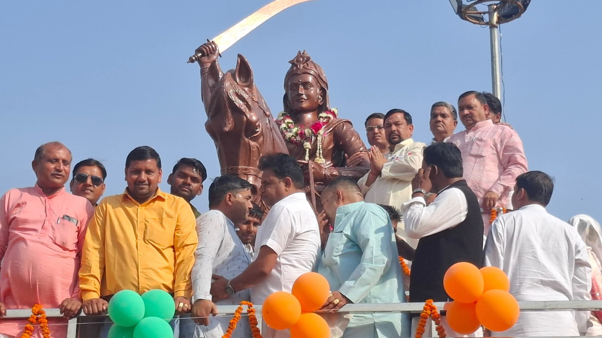 कासगंज:वीरांगना अवंती वाई की प्रीतिमा का किया अनावरण