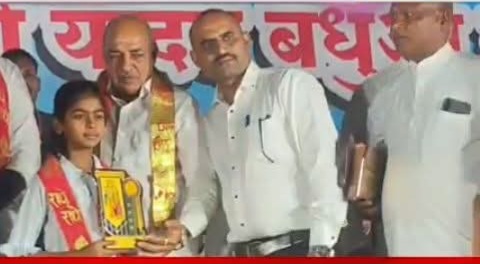 फर्रुखाबाद:शिक्षा में उत्कृष्ट प्रदर्शन पर मान्या यादव सम्मानित, जिले का नाम किया रोशन