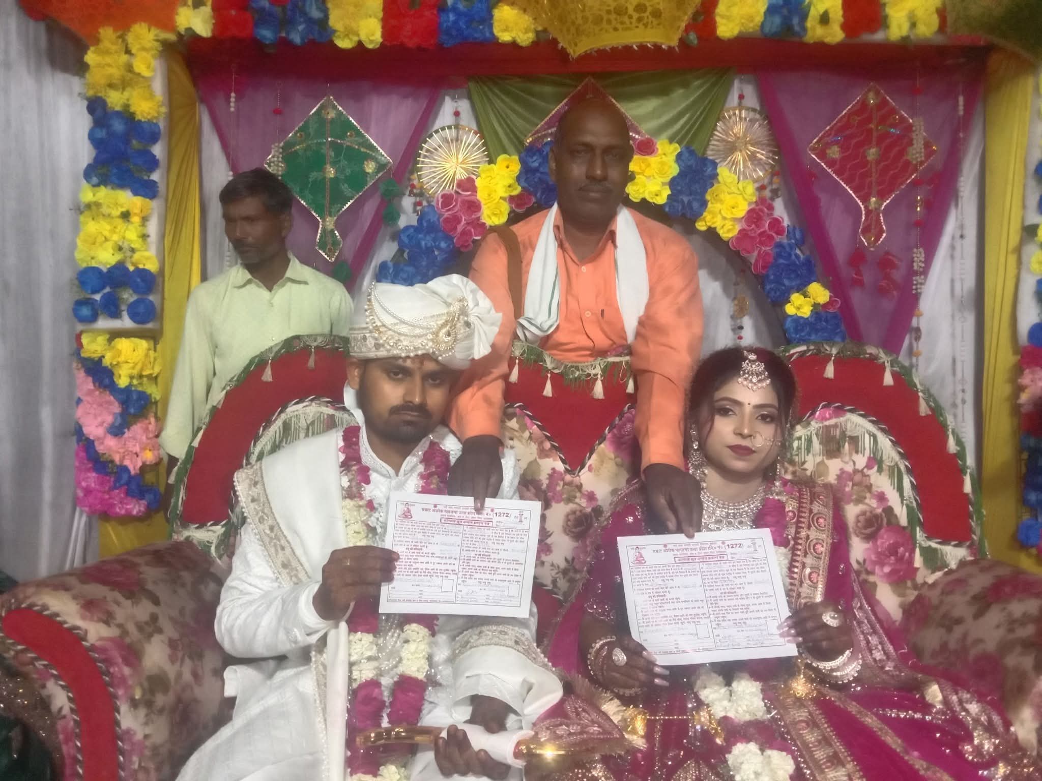 फर्रुखाबाद:बौद्ध रीति से सम्पन्न हुआ दाम्पत्य संस्कार, प्रमाण पत्र प्रदान किया गया।