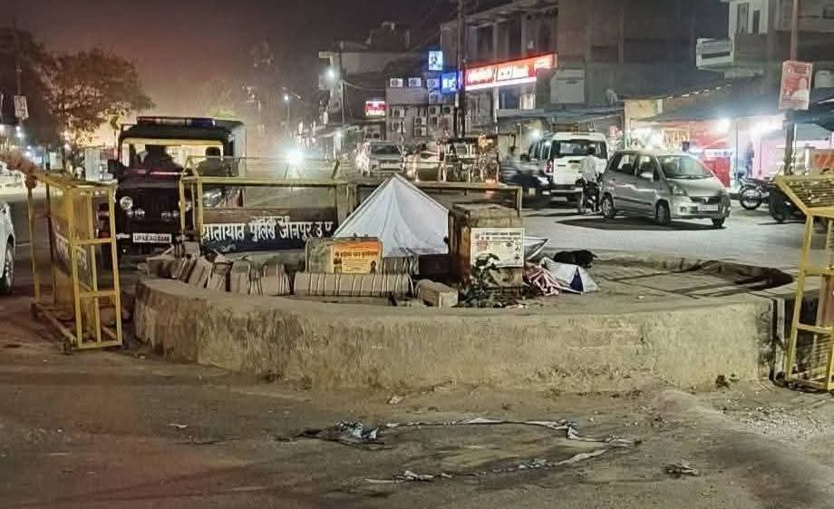 जौनपुर में अशोक स्तंभ गिराए जाने से आक्रोश, दोषियों पर कड़ी कार्रवाई की मांग