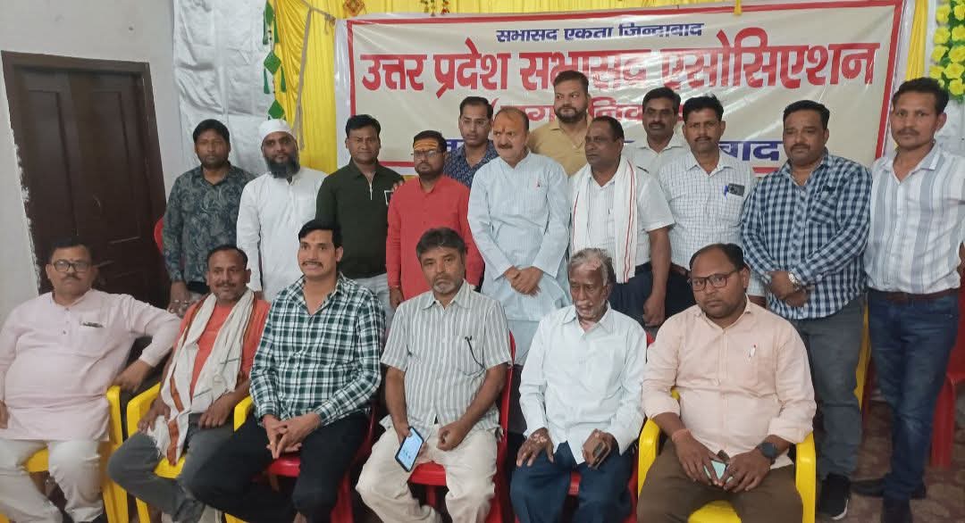 फर्रुखाबाद में दरोगा पर मारपीट का आरोप, सभासदों में आक्रोश—निलंबन की उठी मांग