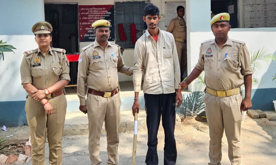 फर्रुखाबाद: हत्या के आरोप में वांछित अभियुक्त गिरफ्तार, खेत से बरामद हुआ शव