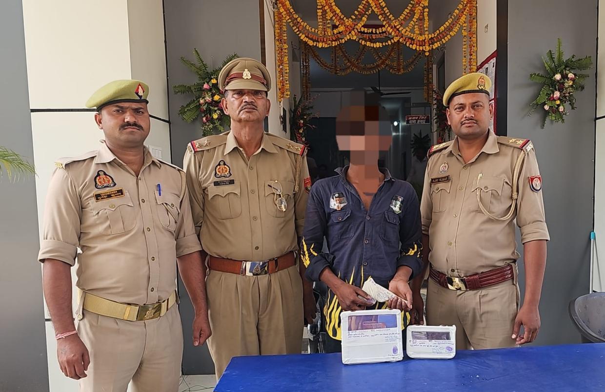 फर्रुखाबाद: लूट कांड का खुलासा, 2 अभियुक्त गिरफ्तार—तमंचा, कारतूस व लूटा गया सामान बरामद