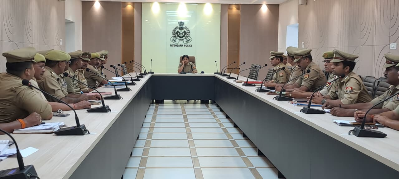 फर्रुखाबाद में अपराध समीक्षा बैठक, लंबित विवेचनाओं के शीघ्र निस्तारण के निर्देश