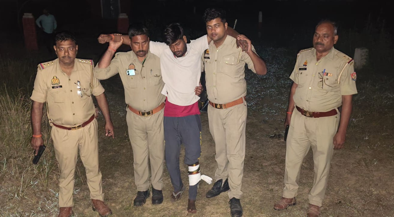फर्रुखाबाद: नाबालिग युवती की हत्या में फरार अभियुक्त मुठभेड़ में गिरफ्तार, तमंचा व कारतूस बरामद