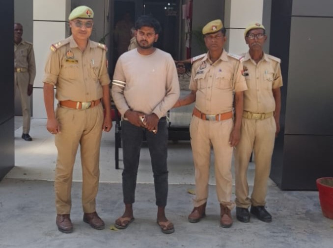 फर्रुखाबाद: मऊदरवाजा पुलिस की कार्रवाई, अवैध तमंचा व कारतूस के साथ युवक गिरफ्तार