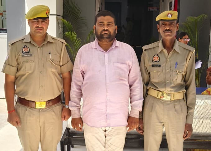 फर्रुखाबाद: झूठी लूट की सूचना देकर पुलिस को गुमराह करने वाला आरोपी गिरफ्तार, मऊदरवाजा पुलिस की कार्रवाई।