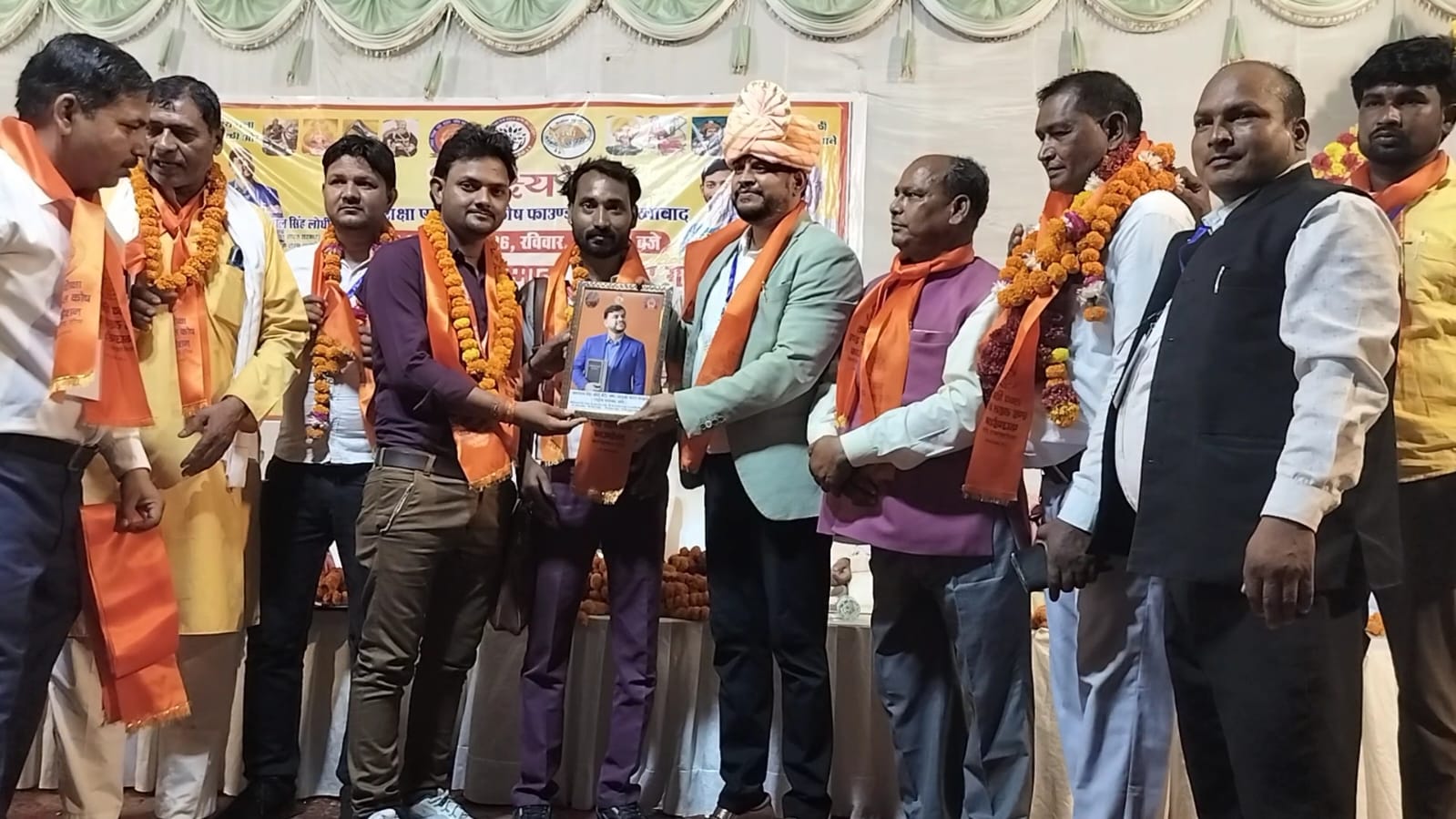 फर्रुखाबाद: जॉइंट कमिश्नर अमरपाल सिंह द्वारा सम्मानित पत्रकार रैना कुशवाहा, करियर गाइडेंस कार्यक्रम में जुटीं प्रमुख हस्तियां