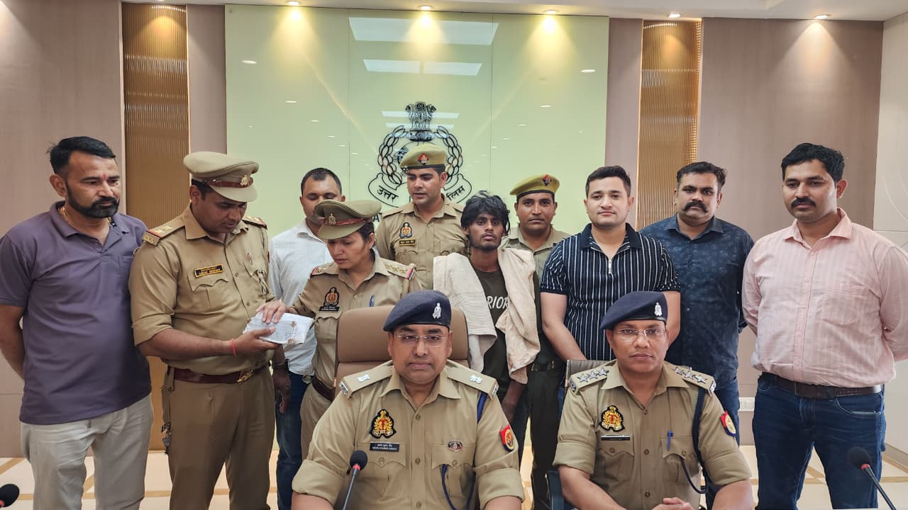 फर्रुखाबाद: प्रेम प्रसंग में हत्या का खुलासा, एसओजी/सर्विलांस व जहानगंज पुलिस ने अभियुक्त को आलाकत्ल सहित किया गिरफ्तार