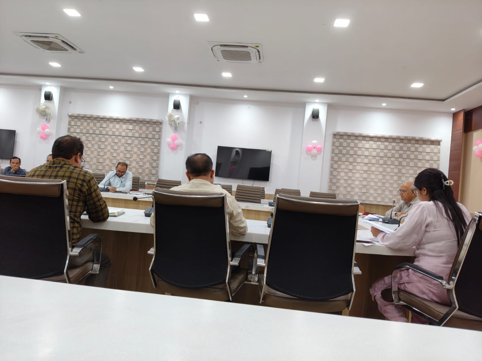 प्रयागराज: नगर मजिस्टेट ने पीएम सूर्यघर मुफ्त बिजली योजना के प्रगति की समीक्षा की