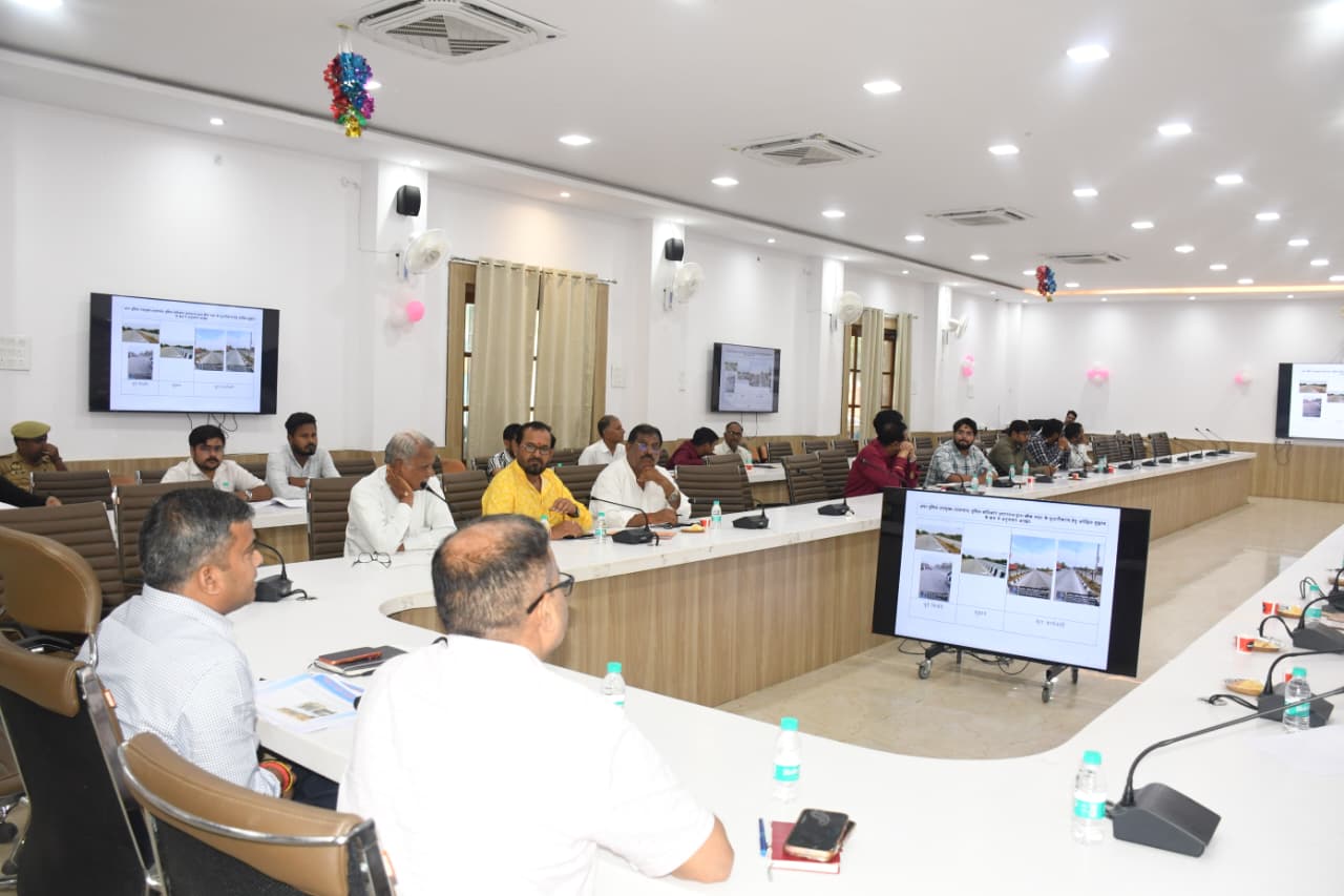 प्रयागराज, जिलाधिकारी की अध्यक्षता में जिला सड़क सुरक्षा समिति की बैठक सम्पन्न
