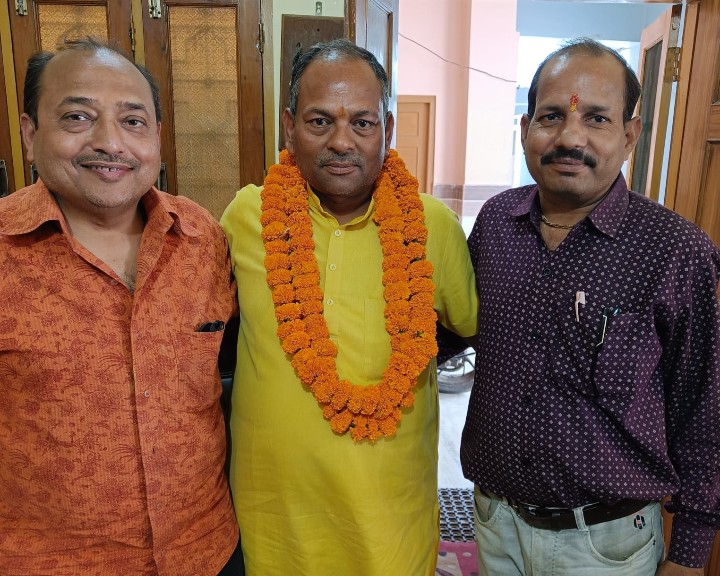 लखीमपुर खीरी : शरद गुप्ता सोनू को कंजा बरम बाबा का प्रबंधक बनाए जाने पर स्थानीय लोगों में खुशी की लहर